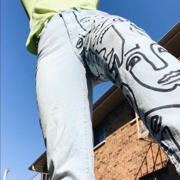 One-of-a-kind High Waisted Levi Jeans - Picture 2 of 6